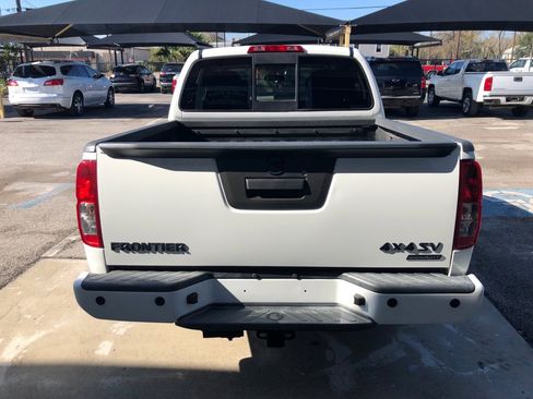 Used 2021 Nissan Frontier SV image 6