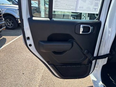 Used 2024 Jeep Gladiator Sport AWD/4WD image 19