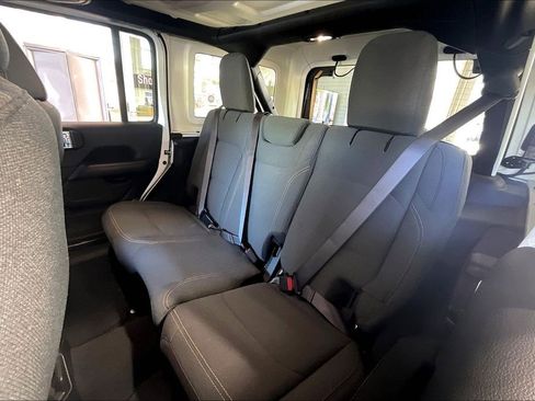 Used 2025 Jeep Wrangler Unlimited Sahara AWD/4WD image 14