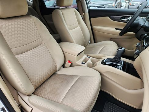 Used 2020 Nissan Rogue SV image 14