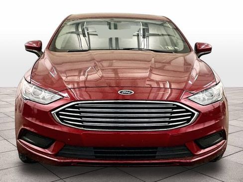 Used 2018 Ford Fusion SE w/ Fusion SE Technology Package FWD image 3