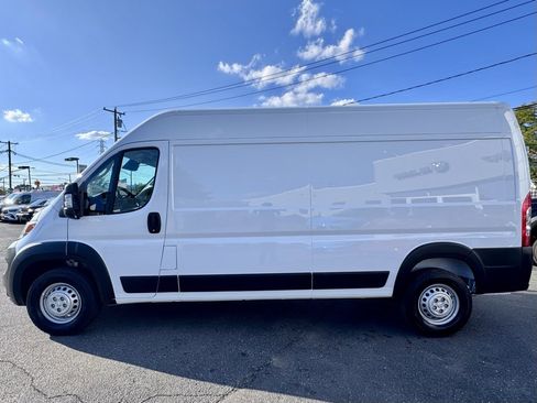 Used 2025 RAM ProMaster 2500 w/ Convenience Group image 4