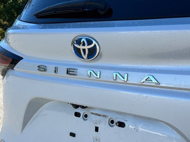 Used 2024 Toyota Sienna Platinum AWD/4WD image 12