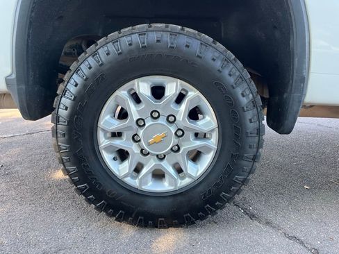 Used 2022 Chevrolet Silverado 2500 LT w/ Convenience Package image 11