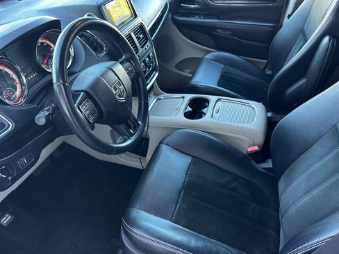 Used 2017 Dodge Grand Caravan SXT FWD image 7