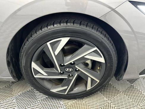 Used 2025 Hyundai Elantra SEL FWD image 12