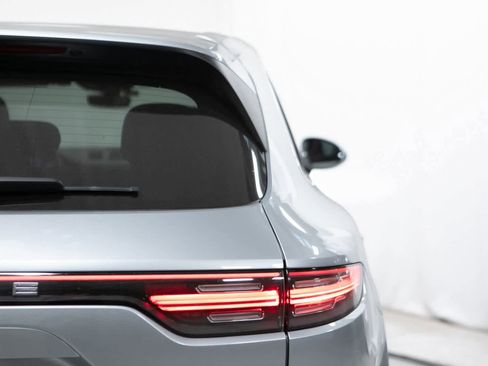 Certified 2022 Porsche Cayenne S image 37