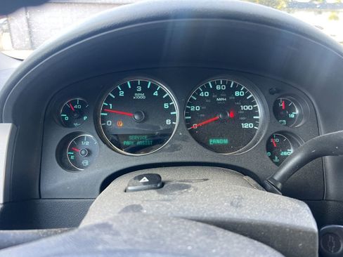 Used 2010 Chevrolet Avalanche LS image 10