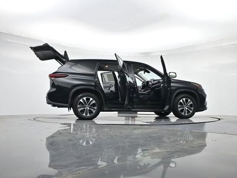 Used 2024 Toyota Highlander XLE AWD/4WD image 58