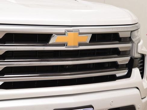 Used 2024 Chevrolet Silverado 1500 High Country AWD/4WD image 11