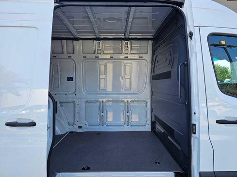 Used 2025 Mercedes-Benz Sprinter 2500 image 13