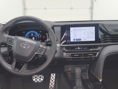 Certified 2025 Toyota Camry SE image 17