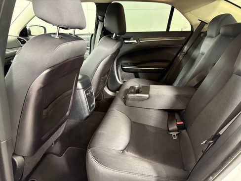 Used 2019 Chrysler 300 Touring w/ Chrome Appearance Package RWD image 36