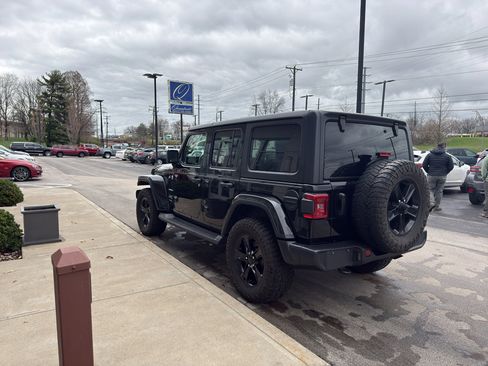 Used 2020 Jeep Wrangler Unlimited Sahara image 5
