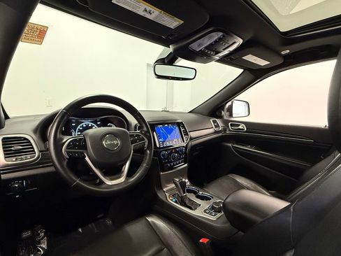 Used 2019 Jeep Grand Cherokee Limited image 23