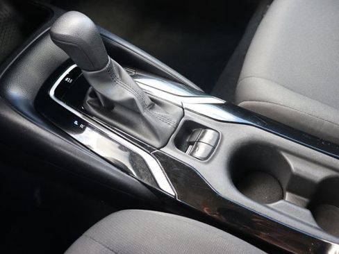 Used 2022 Toyota Corolla LE image 16