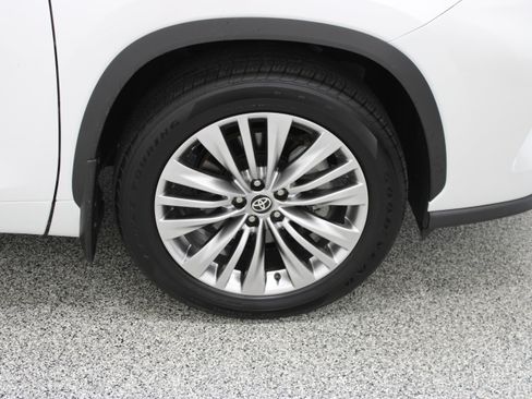 Used 2026 Toyota Highlander Platinum AWD/4WD image 5