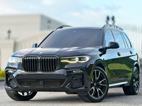 Used 2022 BMW X7 xDrive40i w/ M Sport Package AWD/4WD image 2