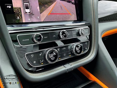 Used 2025 Bentley Bentayga image 29