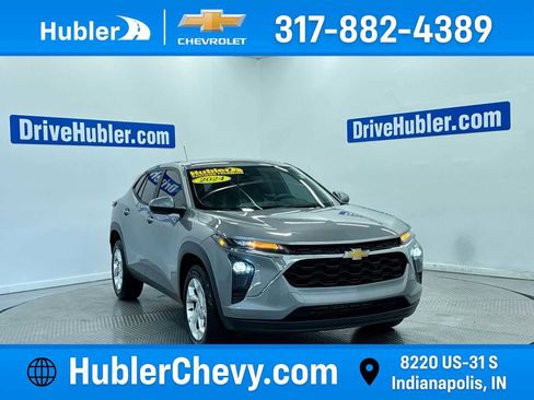 Used 2024 Chevrolet Trax LS w/ LS Convenience Package FWD image 1