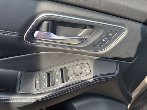 Used 2025 Nissan Rogue Platinum w/ Platinum Premium Package image 9