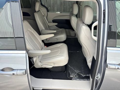 Used 2021 Chrysler Voyager Lxi FWD image 11