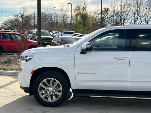 Used 2022 Chevrolet Suburban Premier w/ Premium Package image 7