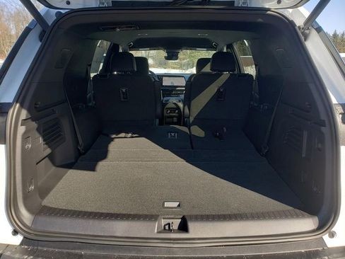 New 2026 Chevrolet Traverse LT w/ Driver Confidence Package AWD/4WD image 5
