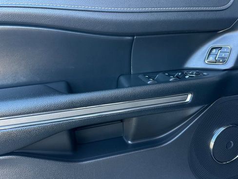 Used 2024 Ford Expedition Max XLT image 10