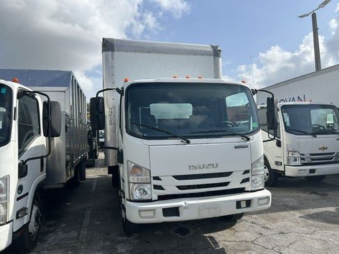 Used 2021 Isuzu NPR RWD image 3