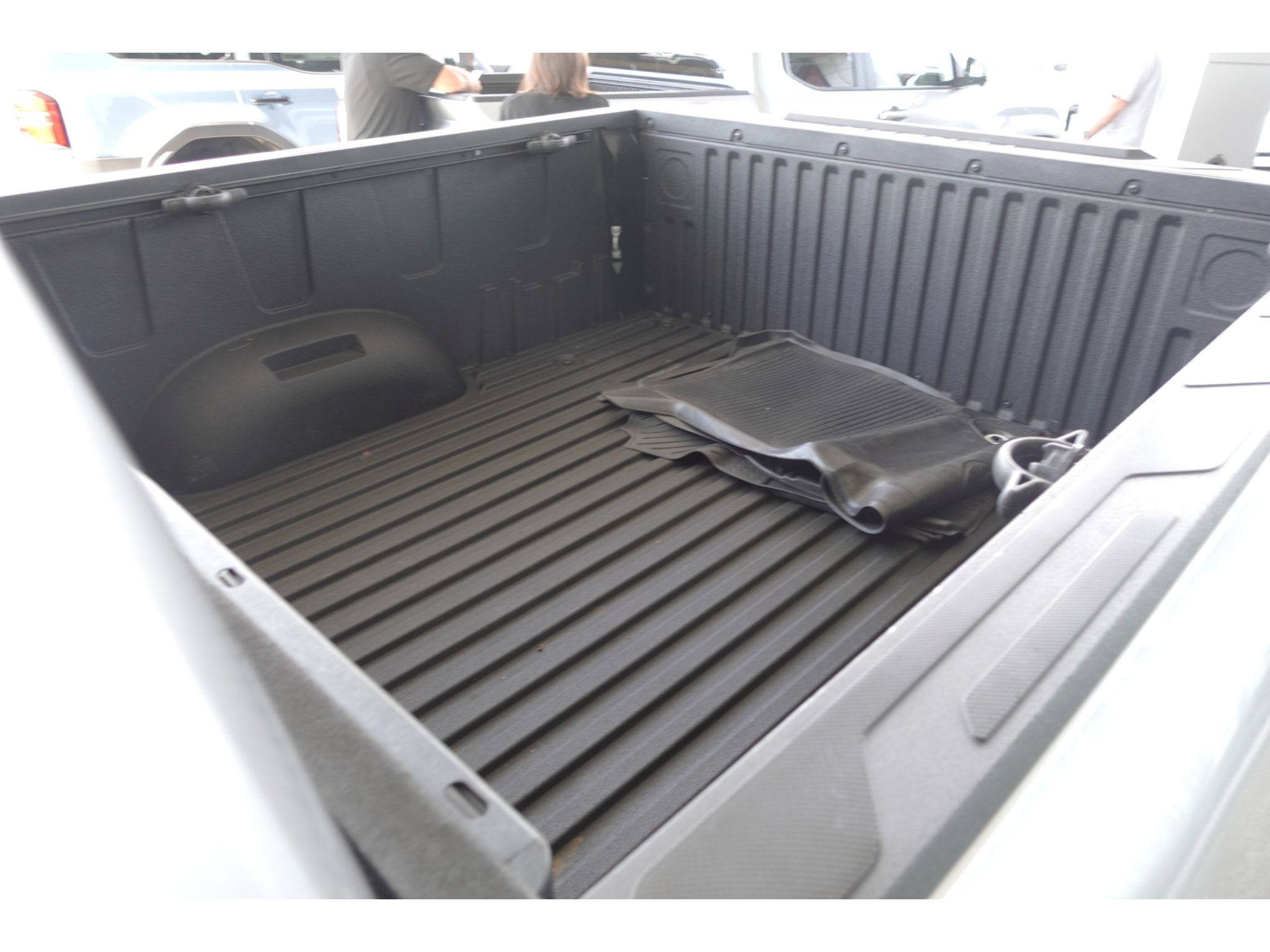 Used 2025 Toyota Tundra Limited AWD/4WD image 24