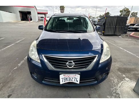 Used 2014 Nissan Versa w/ Tech Package FWD image 3
