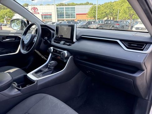 Used 2024 Toyota RAV4 XLE FWD image 23
