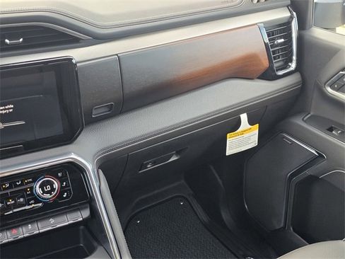 New 2026 GMC Sierra 2500 Denali w/ Denali Reserve Package image 17