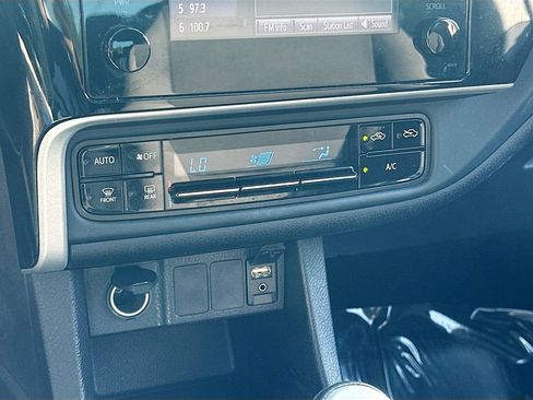 Used 2019 Toyota Corolla LE FWD image 15