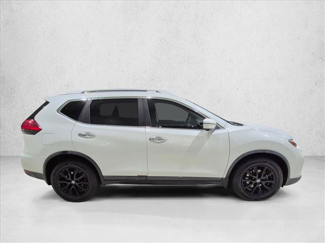 Used 2017 Nissan Rogue SV w/ SV Premium Package FWD image 4