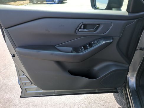 Used 2024 Nissan Rogue S AWD/4WD image 14