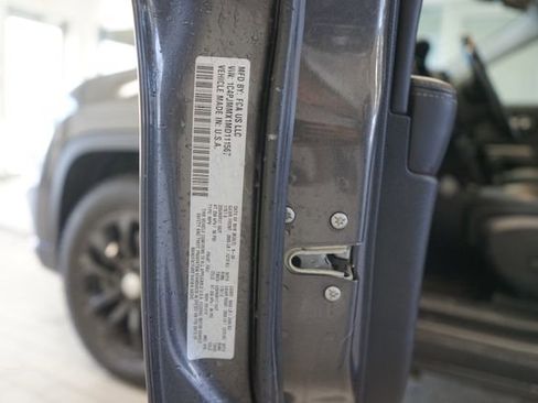 Used 2021 Jeep Cherokee Latitude Lux image 28