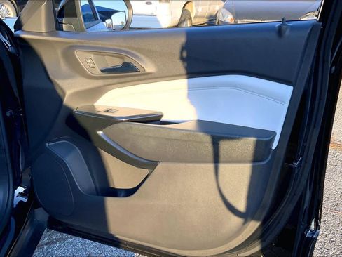 Used 2025 Chevrolet Trax LT w/ LT Convenience Package image 22