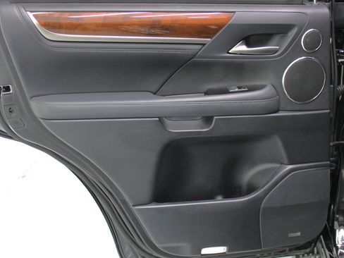 Used 2017 Lexus LX 570 4WD w/ Luxury Package image 40