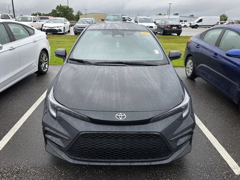 Used 2025 Toyota Corolla SE FWD image 2