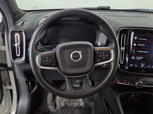 Used 2019 Volvo XC40 T5 Inscription image 16