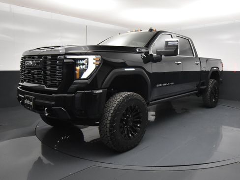 Used 2024 GMC Sierra 2500 Denali Ultimate AWD/4WD image 2