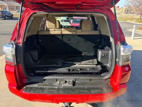 Used 2014 Toyota 4Runner SR5 image 9