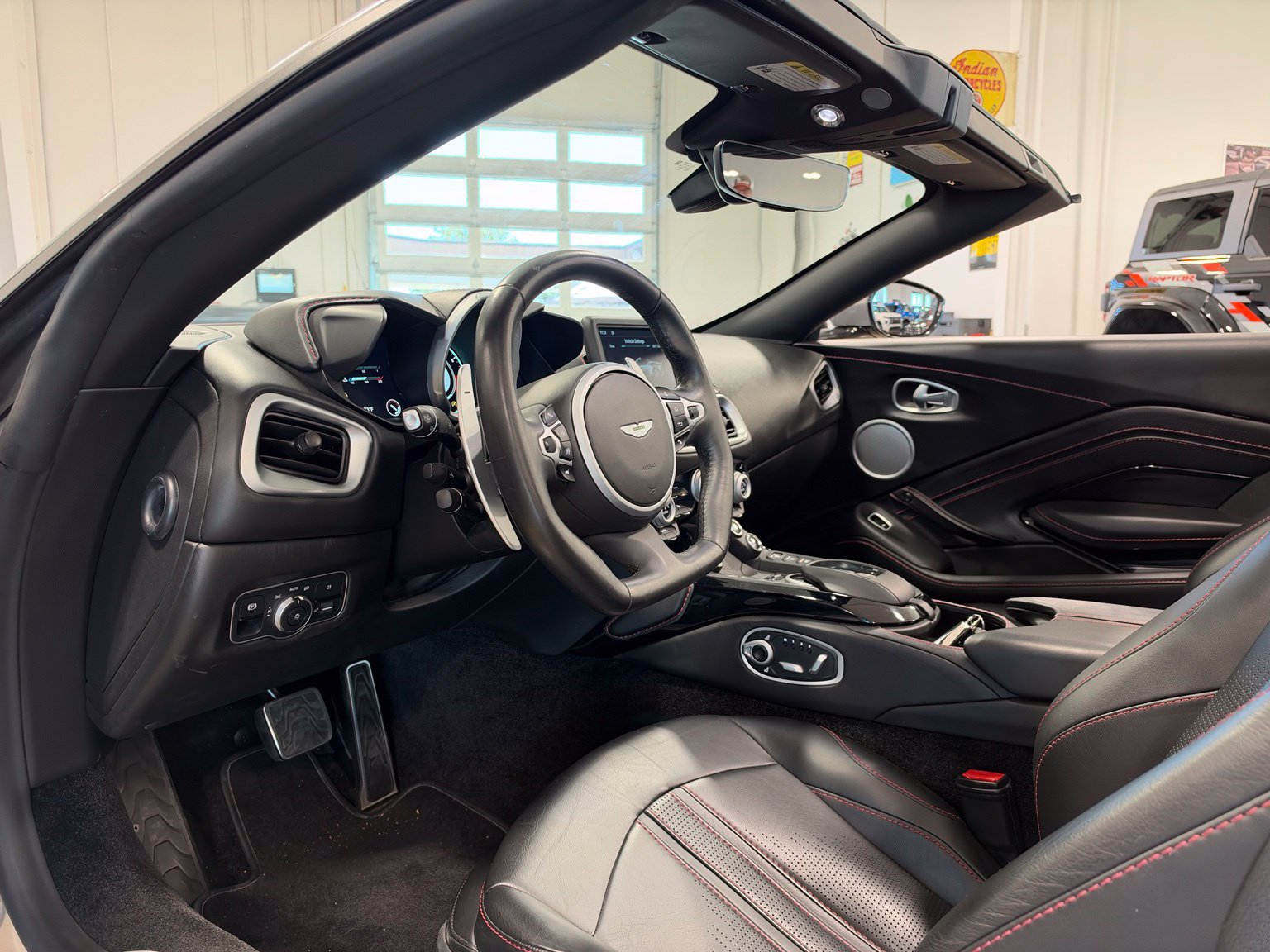 Used 2021 Aston Martin V8 Vantage Roadster RWD image 24