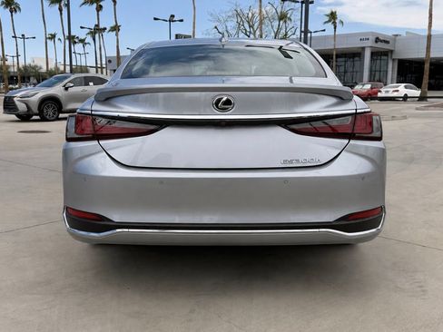 Used 2025 Lexus ES 300h w/ Premium Package FWD image 5