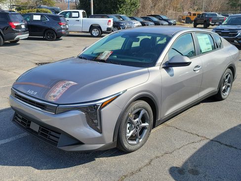 New 2026 Kia K4 LXS image 3
