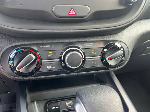 Used 2025 Kia Soul LX w/ LX Technology Package FWD image 23
