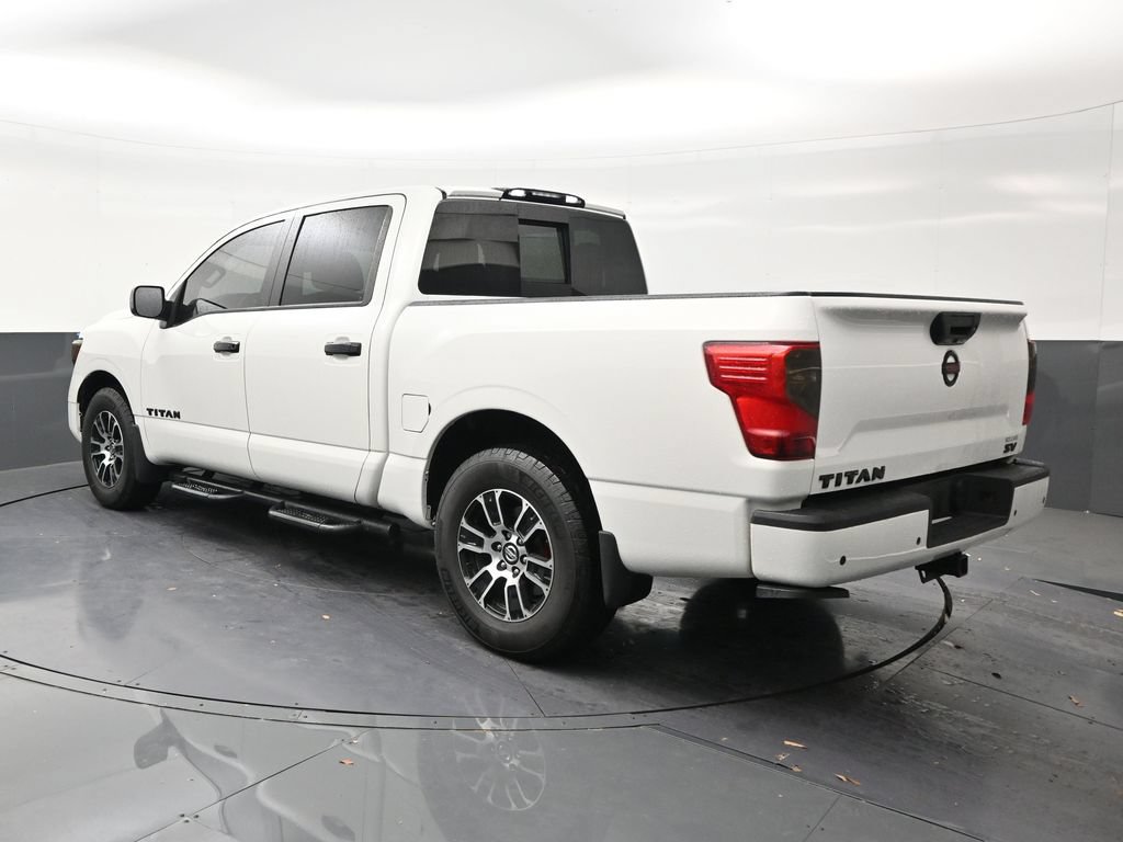 Used 2021 Nissan Titan SV w/ SV Convenience Package RWD image 3