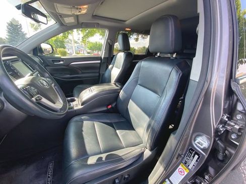 Used 2016 Toyota Highlander XLE AWD/4WD image 11